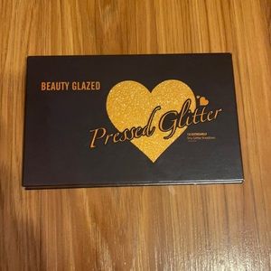 Pressed glitter eyeshadow